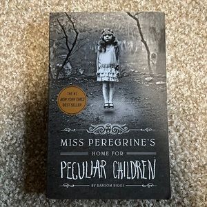 New Miss peregrine’s home for peculiar children •BOOK•